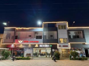 hotel candlewood bar and restro
