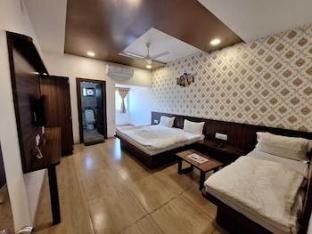 hotel candlewood bar and restro