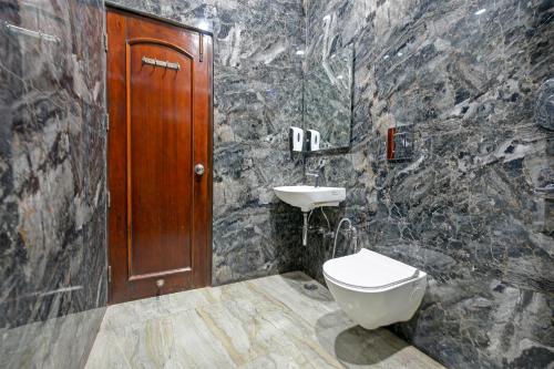 hotel legend international just a min walk from new delhi railway station