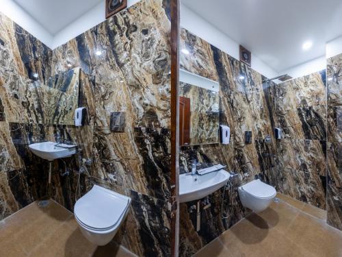 hotel legend international just a min walk from new delhi railway station