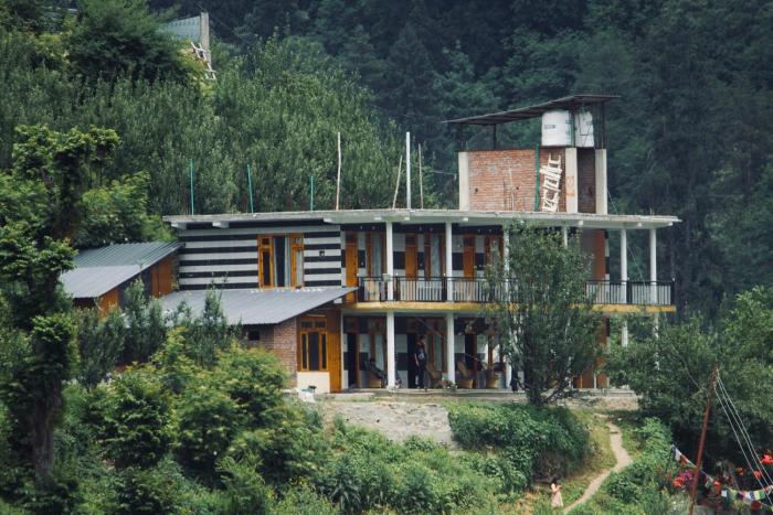 yellowjackets hotel tosh