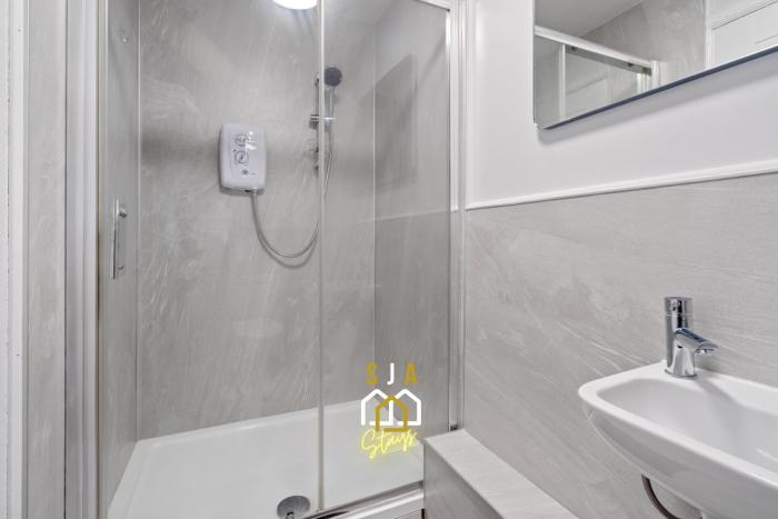whitehall stay sja stays modern 2 bed apartment