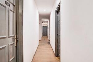 townhouse oak dosar vaishya square metro station