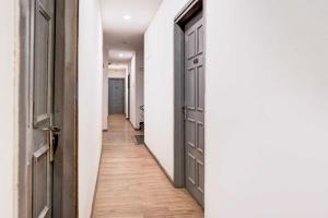 townhouse oak dosar vaishya square metro station