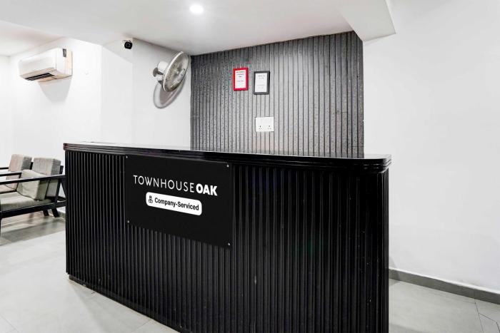 townhouse oak dosar vaishya square metro station