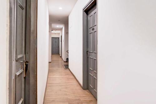townhouse oak dosar vaishya square metro station