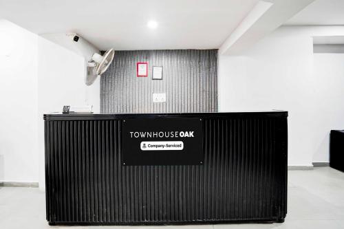 Townhouse Oak Dosar Vaishya Square Metro Station,Opposite Mayo Hospitalcentral Avenue Road,4 star