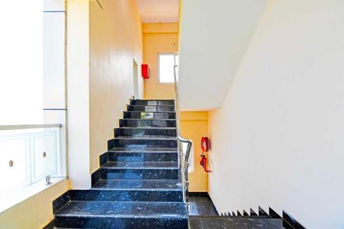 Townhouse Oak Visakhapatnam Vishwanadh Sports Club,Plot No 49-7, Revenue Ward No 12, Near Padmasri Hospital, Santhi Puram,4 star