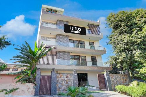 Hotel O Sector 108 Noida,,4 star