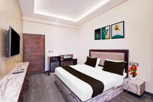 Hotel O Sector 108 Noida,,4 star