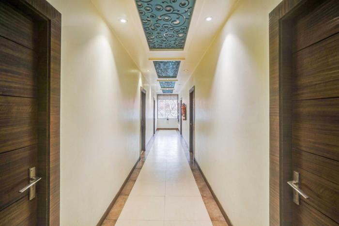 hotel o durgapuri metro station
