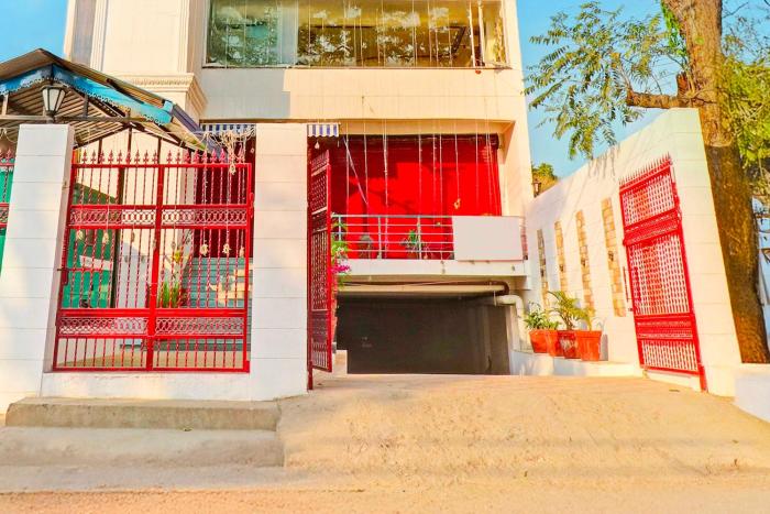 townhouse oak patel nagar dehradun railway junction