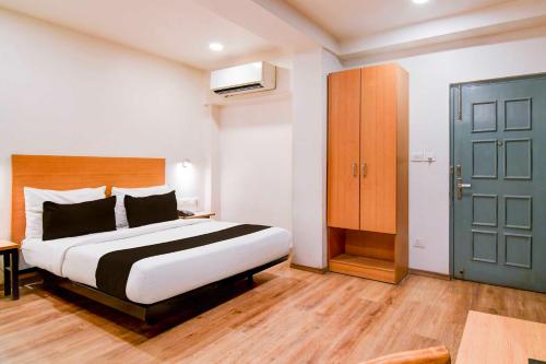 Townhouse Oak Kolkata Tegharia Bus Stand,,4 star