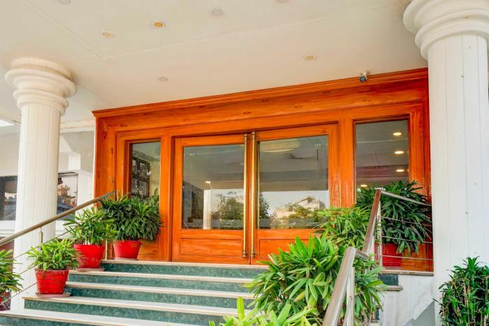 townhouse oak jaipur arya square shopping mall