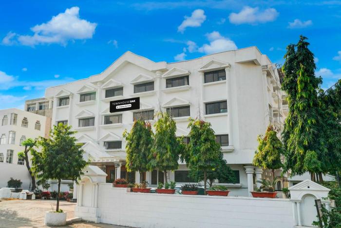 townhouse oak jaipur arya square shopping mall