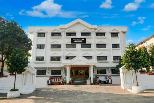 Townhouse Oak Jaipur Arya Square Shopping Mall,Behind Doodh Mandisubhash Nagar,4 star