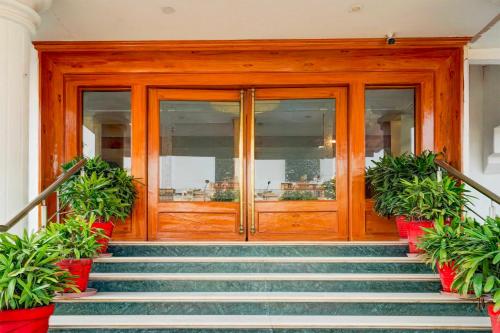 townhouse oak jaipur arya square shopping mall