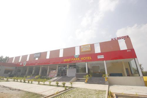 hotel mint park