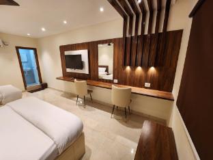 srinivasa royal stay