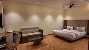 srinivasa royal stay