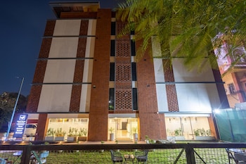 hotel limon sector 45 gurgaon
