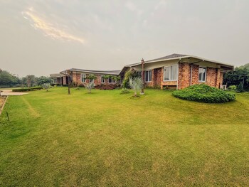 spree farmstay faridabad
