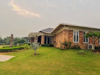 spree farmstay faridabad