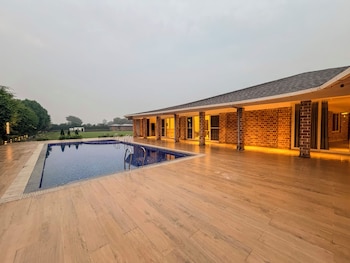 spree farmstay faridabad