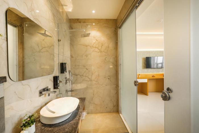 hotel comfort court