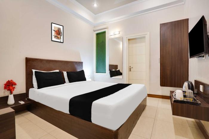 hotel o new aatish market metro station