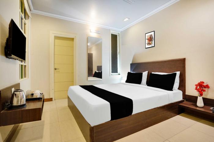 hotel o new aatish market metro station