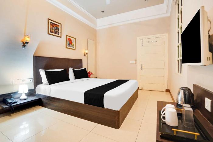 hotel o new aatish market metro station