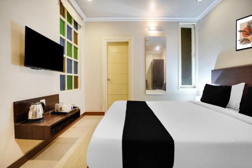 hotel o new aatish market metro station