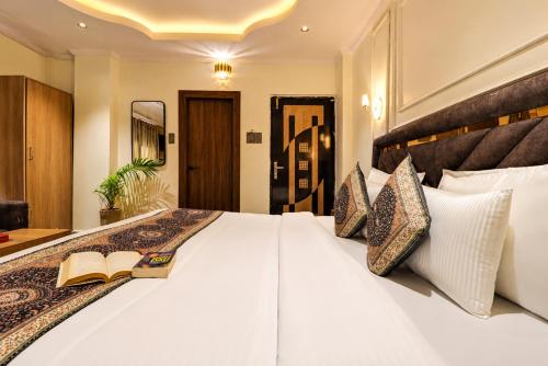 hotel ganga palace near har ki pauri 1 5km