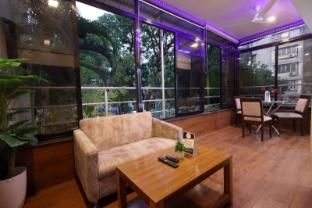 luxe villa kandivali east