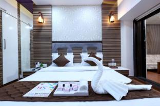 luxe villa kandivali east