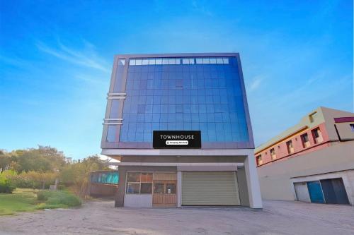 Townhouse Skyboat Xlo Point,,3 star