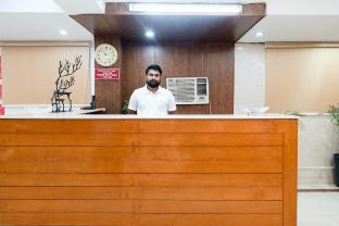 the lodgers hotel near medanta hospital sector 38