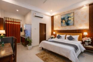 The Lodgers Hotel Near Medanta Hospital Sector 38,,3 star