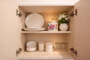 the lodgers hotel near medanta hospital sector 38