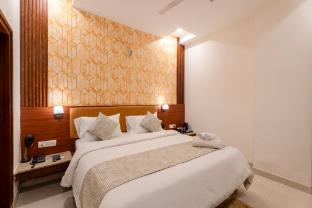 the lodgers hotel near medanta hospital sector 38