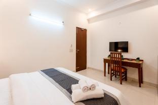 the lodgers hotel near medanta hospital sector 38