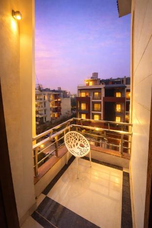 The Lodgers Hotel Near Medanta Hospital Sector 38,,3 star