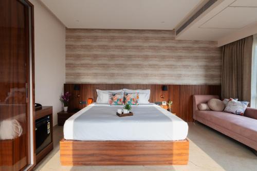 pinnacle udaipur boutique rooftop pool hotel near the lakes