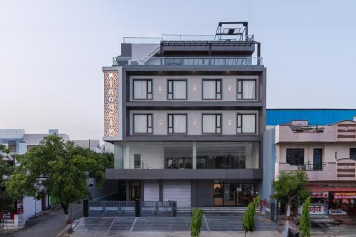 Pinnacle Udaipur - Boutique Rooftop Pool Hotel, Near The Lakes,,3 star