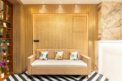 pinnacle udaipur boutique rooftop pool hotel near the lakes