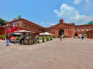 hotel pilgrim near golden temple