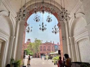hotel pilgrim near golden temple