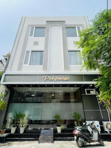 hotel pilgrim near golden temple