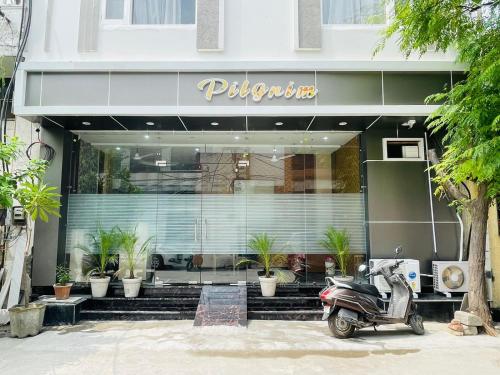 hotel pilgrim near golden temple